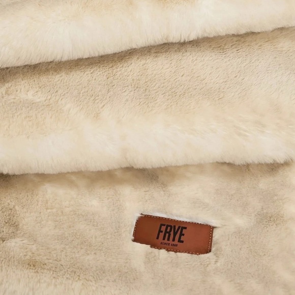 FRYE Luxe Faux Fur Throw Blanket 60" x 70" Cream Silky Soft Feel Polyester New - Picture 6 of 8